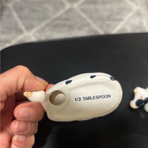 Three nesting cow measuring spoons marked 1987 CBQ LTD - Picture 3 of 8